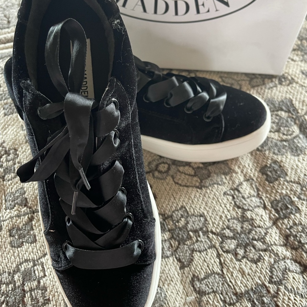 Steve Madden Bertie- Black Velvet Shoes 9